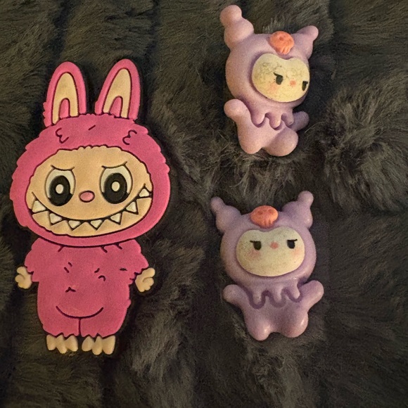 Crick charm and two small 3d stickers - Picture 2 of 3